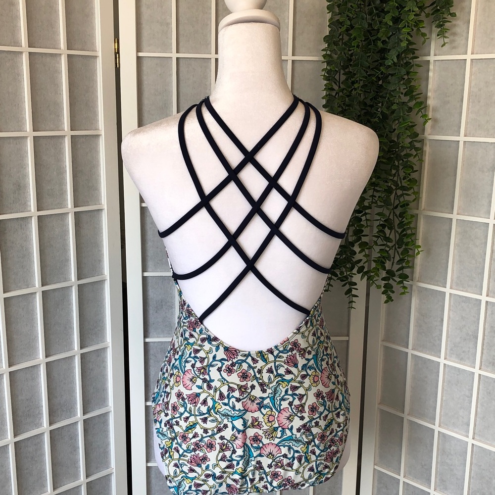 Women’s One Piece Swimsuit in Floral Print, 6 Crisscross Back Straps. Size M.